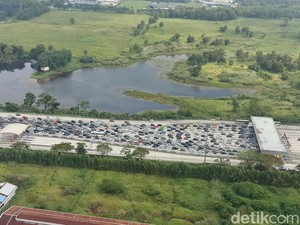 Pantauan Udara Arus Balik: Ini Titik Kepadatan Tol Cikampek Arah Jakarta