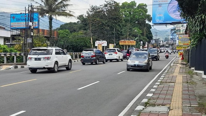Pantauan lalin di kawasan Puncak per pukul 12.30 WIB