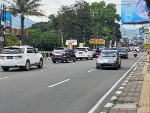 Belum Ada One Way, Lalin di Kawasan Puncak Masih Lancar Siang Ini
