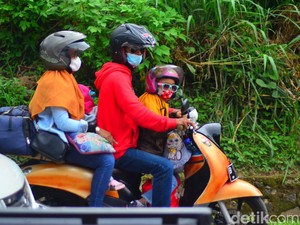 Snapshot: Ragam Ekspresi Pemudik Cilik di Gentong Tasikmalaya