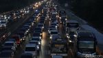Penampakan Macet di Kedua Jalur One Way Tol Jakarta Cikampek