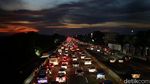 Penampakan Macet di Kedua Jalur One Way Tol Jakarta Cikampek