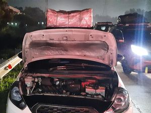 Ini Alasan Pengemudi Berhenti di Bahu Jalan Km 48 Tol Japek Saat One Way