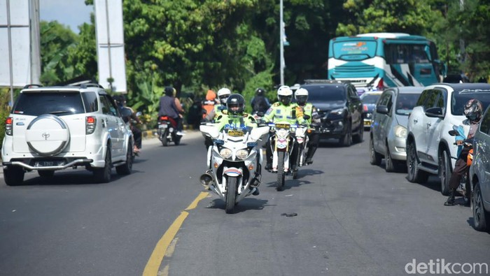 Puncak arus balik Lebaran 2022 di Lamongan diprediksi akan terjadi pada 6-7 Mei. Polisi menyiapkan sejumlah rekayasa yang akan diberlakukan sewaktu-waktu.