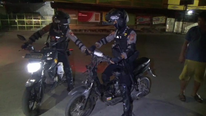 Polisi mengamankan motor yang disita dari para pelaku balap liar di Makassar