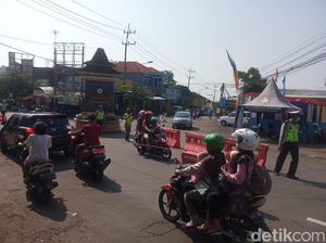 Polisi Ngawi Siaga di Jalur Menanjak Menuju Kawasan Wisata