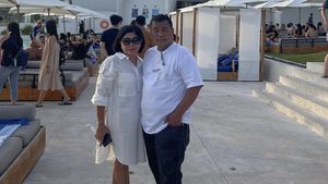 Punya Banyak Aspri Cantik, Hotman Paris Tetap Hobi Kulineran Bareng Istri