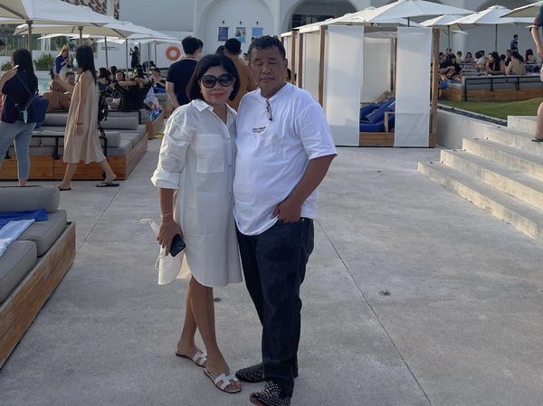 Punya Banyak Aspri Cantik, Hotman Paris Tetap Hobi Kulineran Bareng Istri