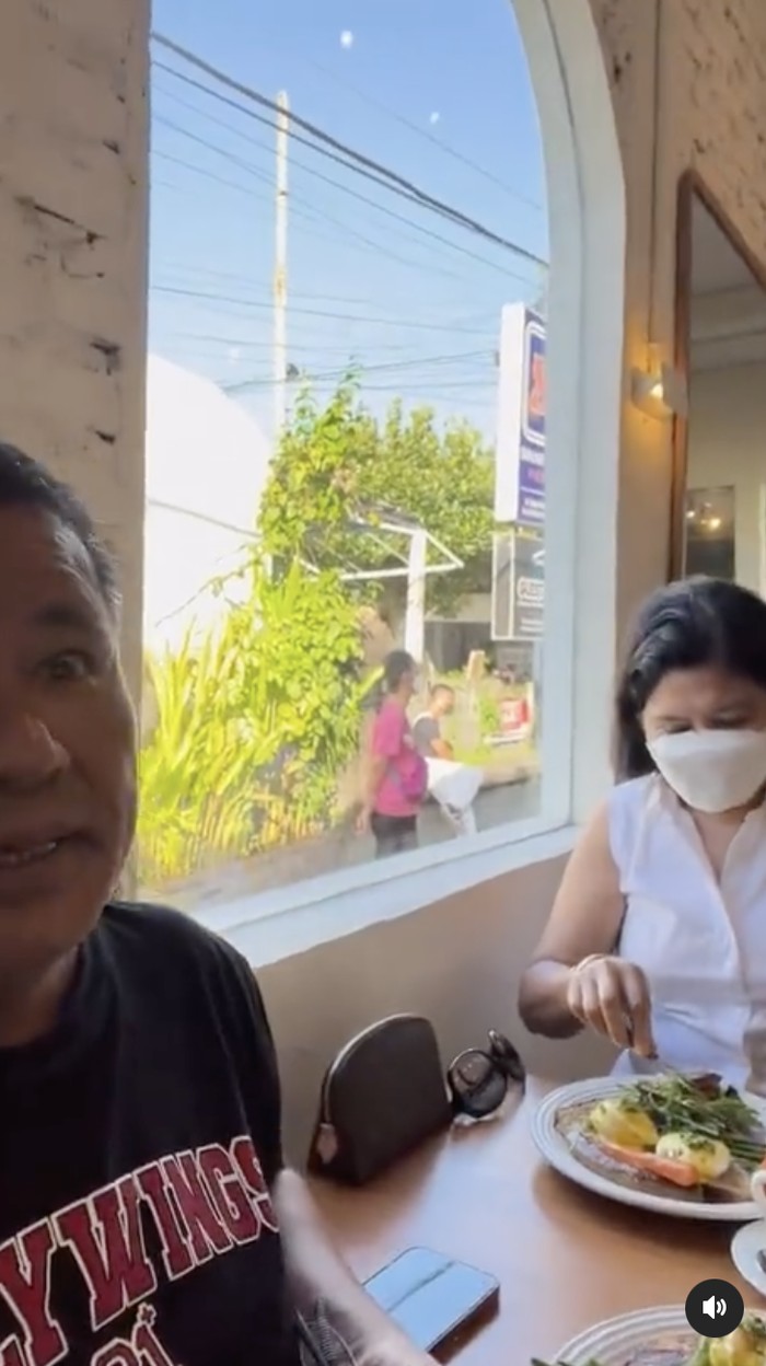 Punya Banyak Aspri Cantik, Hotman Paris Tetap Hobi Kulineran Bareng Istri Punya Banyak Aspri Cantik, Hotman Paris Tetap Hobi Kulineran Bareng Istri