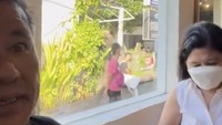 Di pagi hari yang indah, Hotman sarapan dengan istri tersayang, kata Hotman Paris dalam videonya. Mereka sedang menikmati sarapan ala Barat di sebuah kafe di Bali.