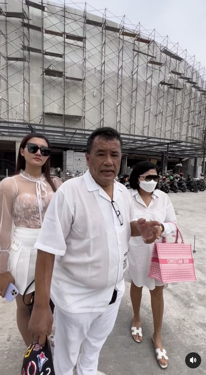 Punya Banyak Aspri Cantik, Hotman Paris Tetap Hobi Kulineran Bareng Istri Punya Banyak Aspri Cantik, Hotman Paris Tetap Hobi Kulineran Bareng Istri