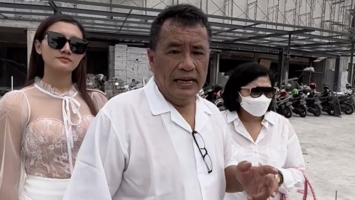 Punya Banyak Aspri Cantik, Hotman Paris Tetap Hobi Kulineran Bareng Istri