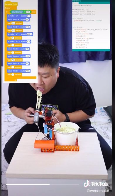 Robot canggih untuk bantu makan mie instan pakai sumpit