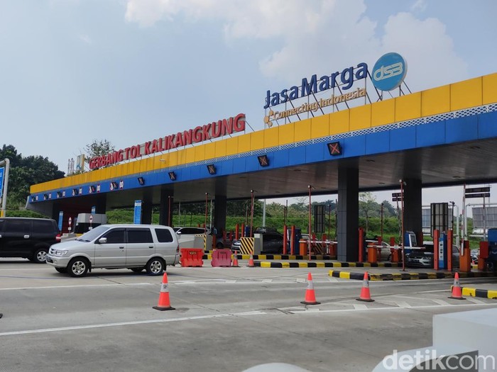 Suasana menjelang one way di Gerbang Tol (GT) Kalikangkung, Jumat (6/5/2022).