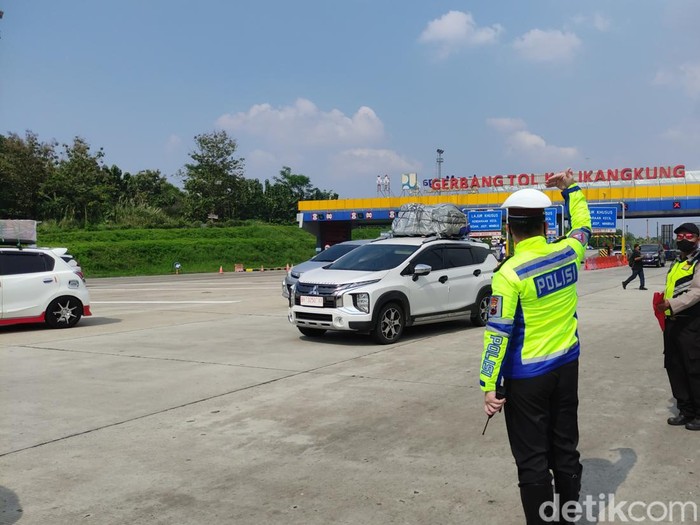 Suasana saat one way GT Kalingkangkung diberlakukan, Jumat (6/5/2022) pukul 14.00 WIB.