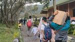 Taman Gunung Papandayan Diserbu Warga Saat Libur Lebaran