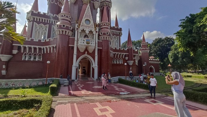 Taman Mini Indonesia Indah pagi ini masih sepi pengunjung (Wildan/detikcom)