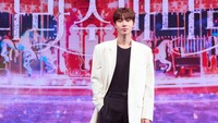 Sementara Hwang In Yeop berperan sebagai anak SMA bernama Na Il Deung. Foto: (dok. Netflix)