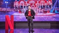 Ji Chang Wook berperan sebagai pesulap misterius bernama Ri Eul. Foto: (dok. Netflix)