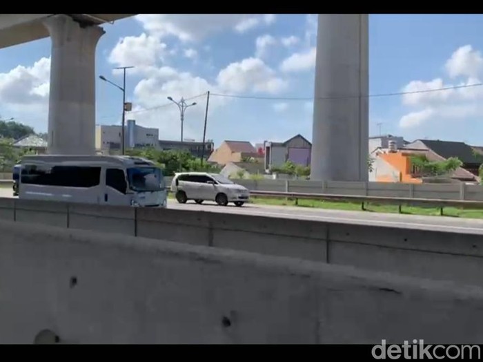 Tol Cikampek arah Jakarta pada Jumat (6/5) pagi / Yogi Ernes/ detikcom