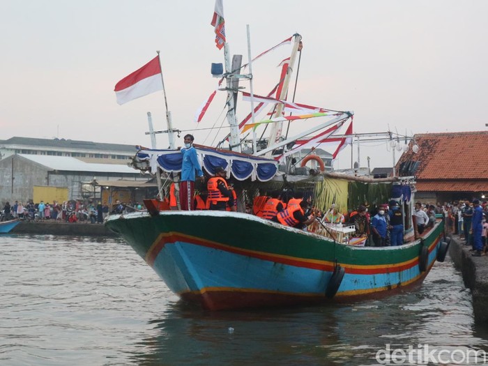 Tradisi Pesta Lomban di Jepara pada Kamis (20/5/2021).