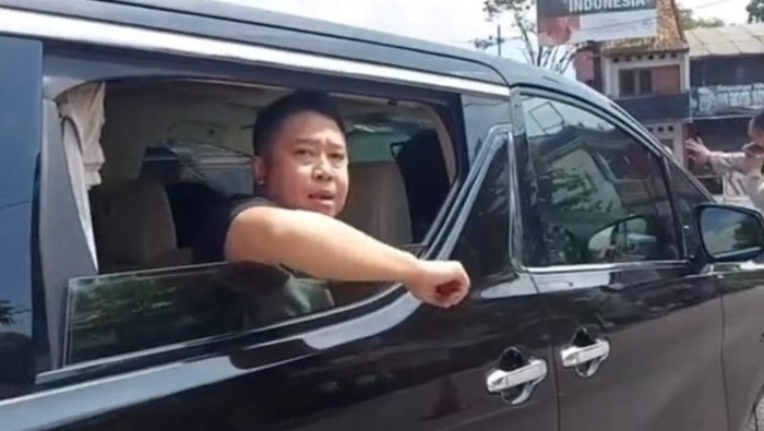 Viral pria memaki dan membentak polisi di Tasikmalaya (Dok. Istimewa)
