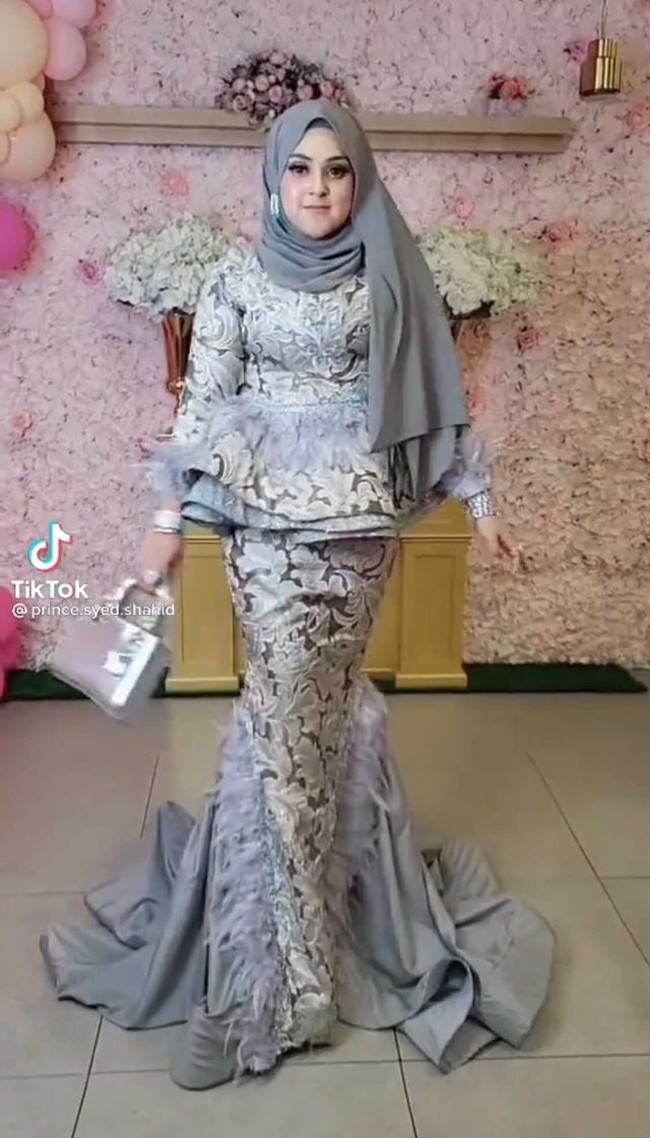 Suasana meriah beraya di kampung Gerik dekat kampung pahit, walaupun Hari Raya last minutes, kelam kabut jadinya apabila semalam diumumkan harini Raya, ini pun ada lagi juadah tengah masak untuk Raya, apa pun kita semua enjoy🥰🥰🥰🥰 selamat Hari Raya semua, tulis akun TikTok @prince.syed.shahid. Foto: Dok. TikTok @prince.syed.shahid.