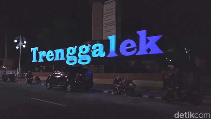 Libur panjang Idul Fitri 2022 tak ada salahnya digunakan untuk merelaksasi diri dengan mengunjungi sejumlah destinasi wisata di Trenggalek. Dinas Pariwisata dan Kebudayaan Trenggalek memastikan seluruh tempat wisata dibuka pada libur lebaran.