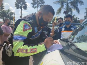 Polisi Tindak 10 Pelanggaran di Jalur Puncak Selama Libur Lebaran