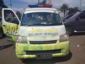 Ambulans Logo Golkar Hendak Terobos One Way Puncak, Ternyata Angkut Wisatawan