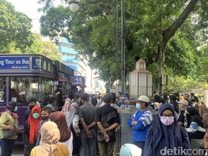 Bus Bandros Ramai Peminat, Calon Penumpang Rela Tunggu Berjam-jam
