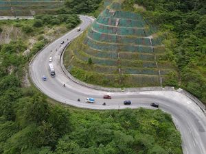 Suasana Arus Balik Trans Sulawesi Ramai Lancar