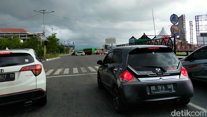 Arus lalu lintas di Kawasan Simpang 5 Mandai masih normal lancar