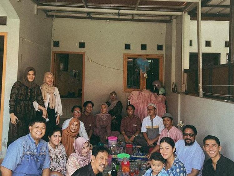 Potret Naysilla Mirdad Saat Lebaran hingga Makan Bareng Keponakan