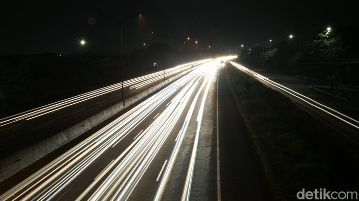 Gaspol... Arus Balik Tol Japek Lancar Pantauan arus balik menuju arah Jabodetabek di KM 54 Jakarta-Cikampek terlihat lancar malam ini. Ini foto-fotonya!