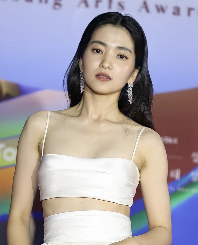 Nama Kim Tae Ri termasuk dalam daftar artis Korea dengan perilaku terburuk, bersama Nam Joo Hyuk dan Ma Dong Seok. Foto: dok. Instagram @kimtaerionly