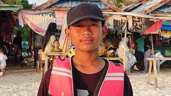 Ilham, remaja pengusaha banana boat di Bulukumba