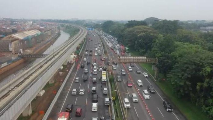 Ilustrasi Contraflow di Tol Jakarta-Cikampek
