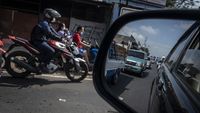 Jalur Pantura Padat Imbas One Way Di Tol Japek