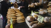 Meroketnya inflasi di Turki didorong konflik Rusia-Ukraina yang membuat kenaikan harga energi dan komoditas setelah jatuhnya lira tahun lalu.