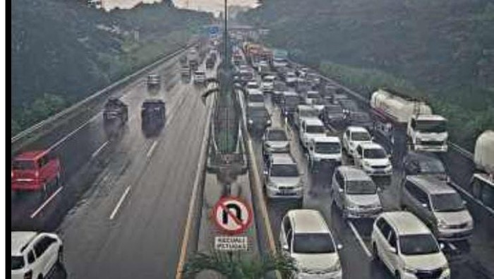Kemacetan di Tol JORR pada Sabtu, 7 Mei 2022. (dok. Aplikasi Travoy)