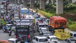 Kalimalang-Bekasi Macet Banget Imbas One Way Tol Japek