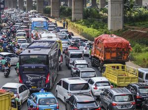 Macet Luar Tol Jadi Pertimbangan Penyetopan One Way di Ruas Tol Japek