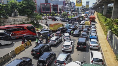 Kalimalang-Bekasi Macet Banget Imbas One Way Tol Japek