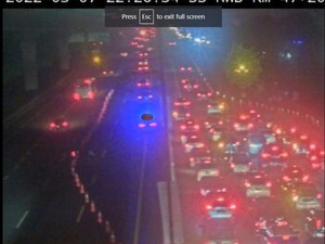 Lalin di Km 47 Tol Japek Arah Jakarta Jelang Contraflow Padat