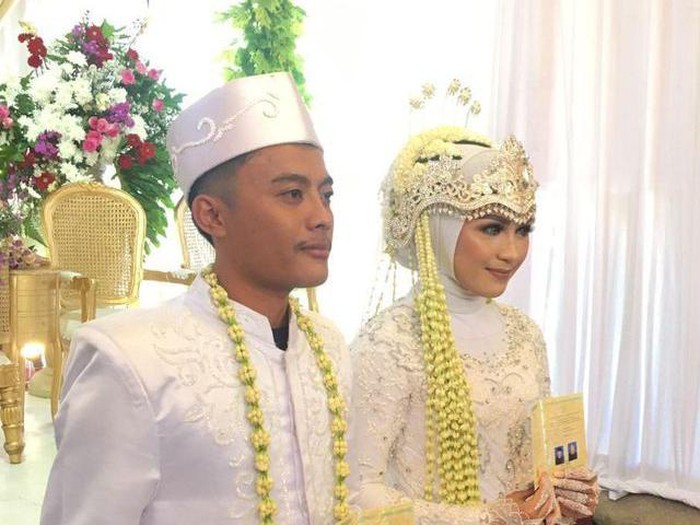Kisah unik wanita yang bertemu jodoh di kolom komentar TikTok. Kisah unik wanita yang bertemu jodoh di kolom komentar TikTok.