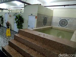 Hidden Gem Cianjur! Onsen Alami di Basement Pasar Cipanas