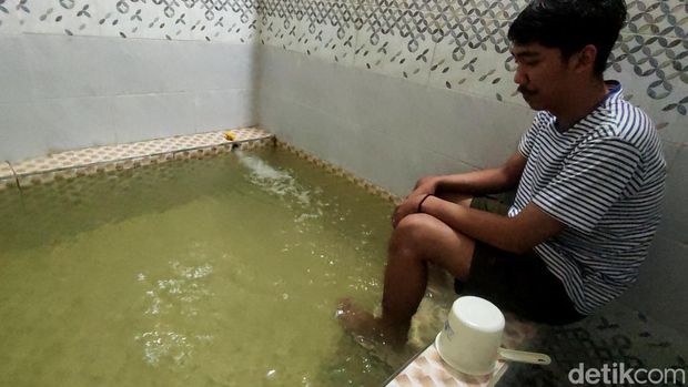 Kolam berendam air panas di basement Pasar Cipanas, Cianjur