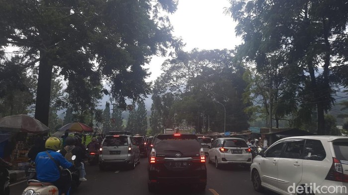 Kondisi lalu lintas di Gunung Mas, Puncak, Bogor.