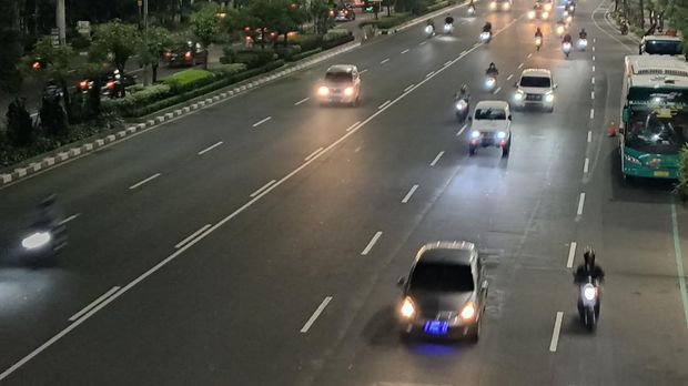 Kondisi lalu lintas di Jalan Ahmad Yani, Bekasi, Jawa Barat, Sabtu (7/5/2022) pukul 18.18 WIB.